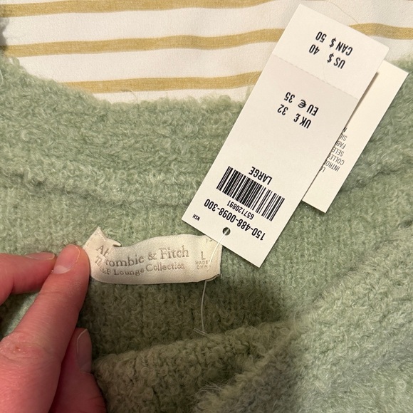 Abercrombie & Fitch Sage Green Fuzzy Pajama Set - Picture 3 of 4